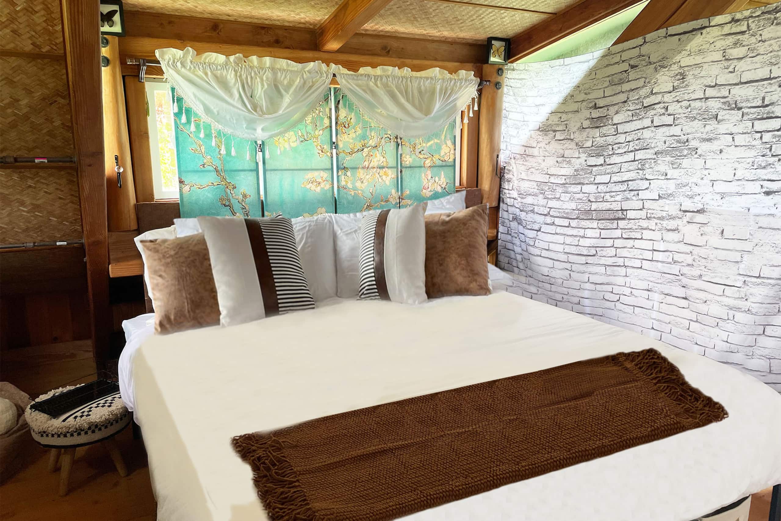 Cabin in Keaau · ★4.92 · 3 bedrooms · 4 beds · 1.5 private baths - Image 3