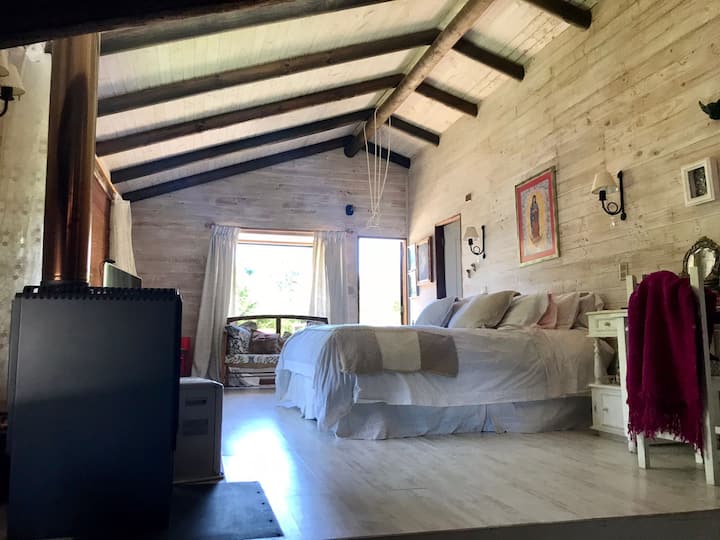 ห้องนอนหลักขนาดใหญ่ 
ในห้องน้ำในตัวชั้น 2 *