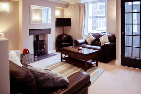 Successful Airbnb property: Cottage Central Windermere Private parking 2 cars in Windermere And Bowness