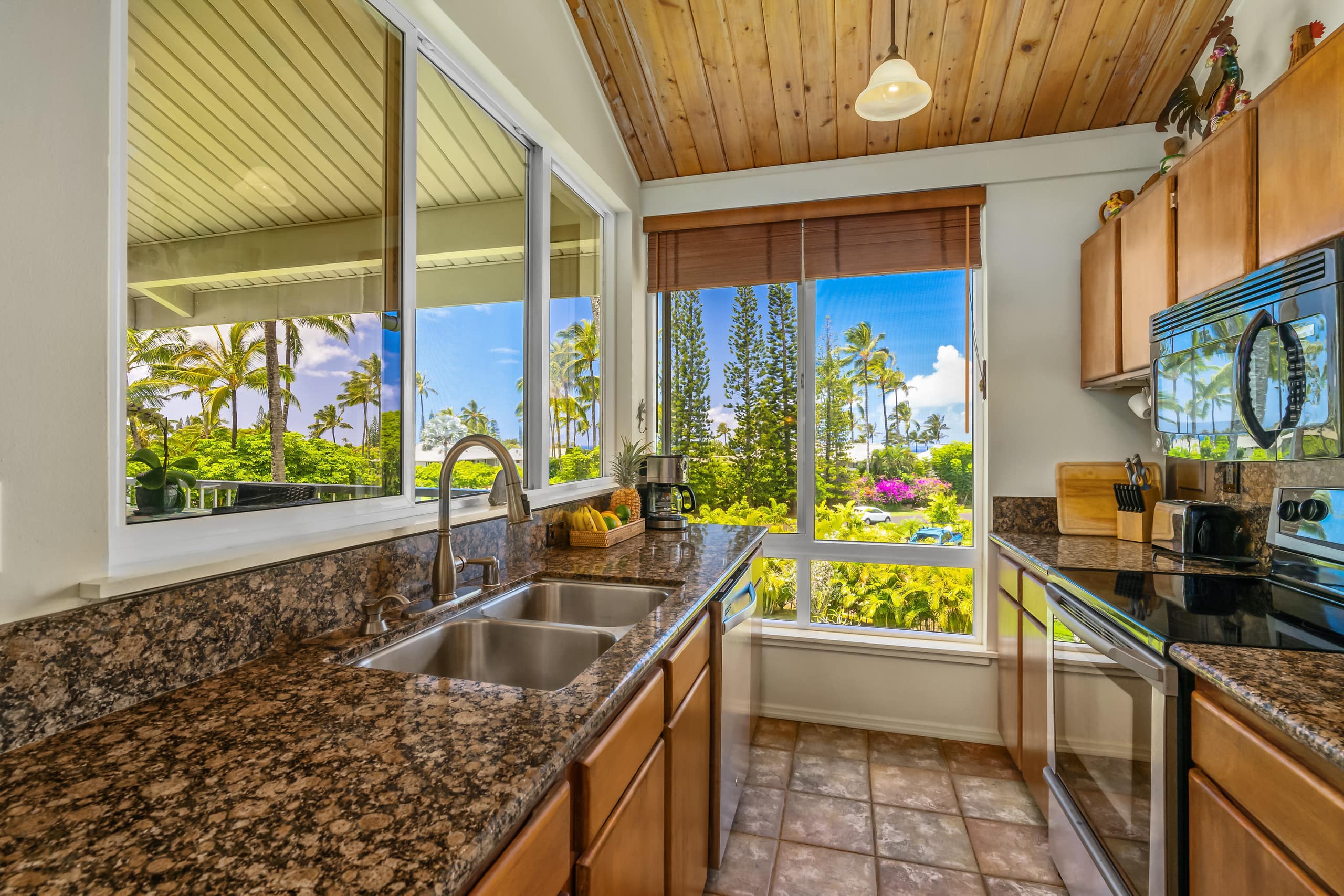 Condo in Princeville · ★4.83 · 2 bedrooms · 3 beds · 2 private baths - Image 5