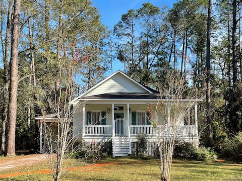 Rural, creole-style cottage near Fish River