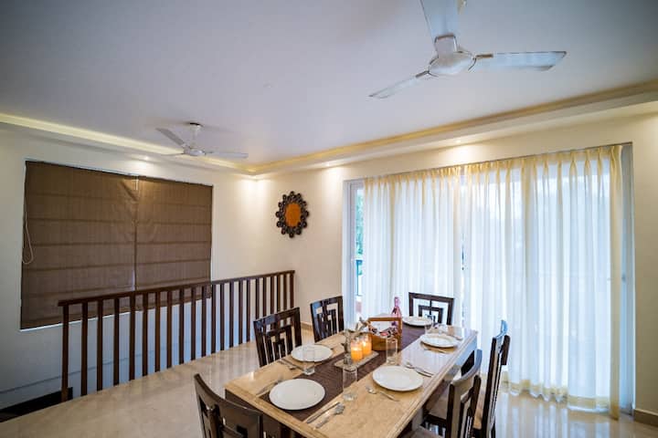 Dining area image 1