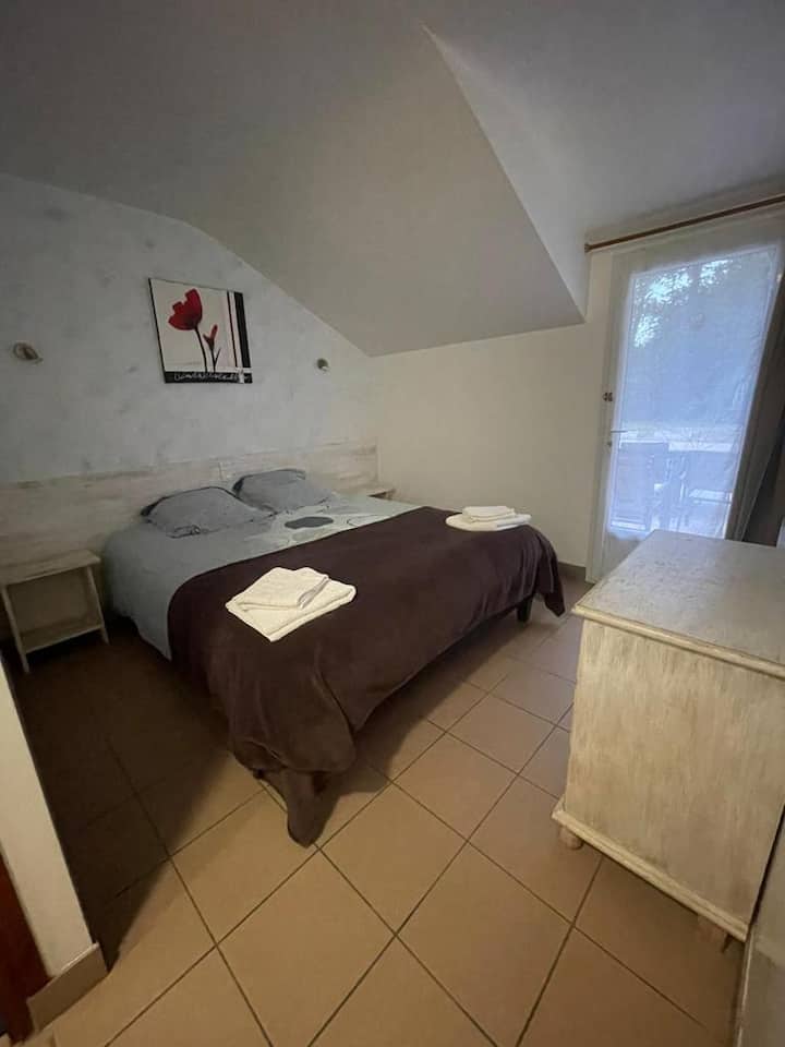 Spavaća soba 6 :
1 krevet 160 
° + kupaonica