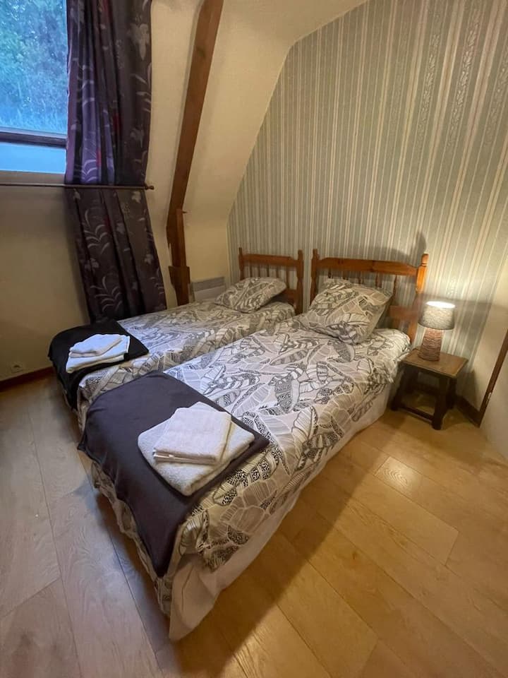 Spavaća soba 10 :
2 kreveta 90 
° + kupaonica