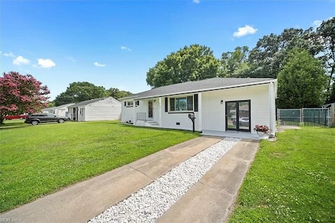 Fun Family Friendly 3 BR Home Close to Everything