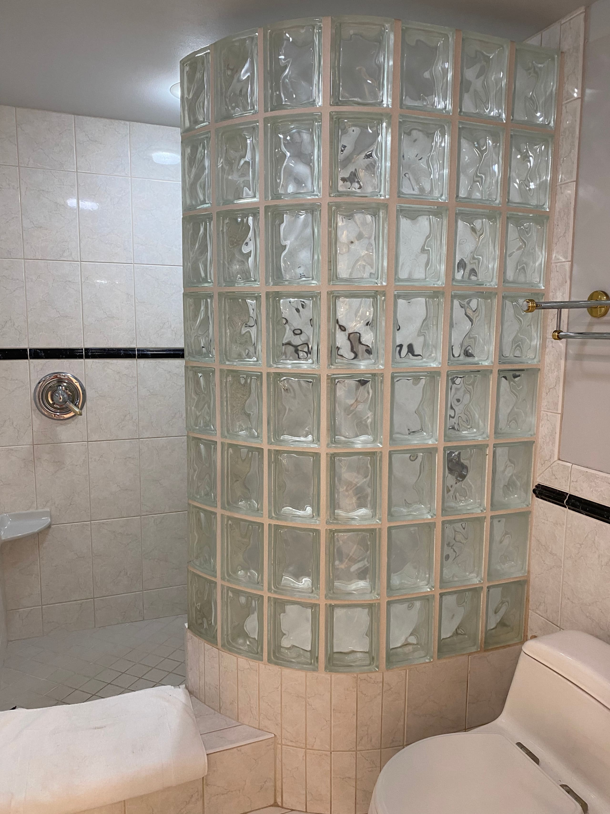Condo in Lahaina · ★4.95 · Studio · 2 beds · 1 bath - Image 21