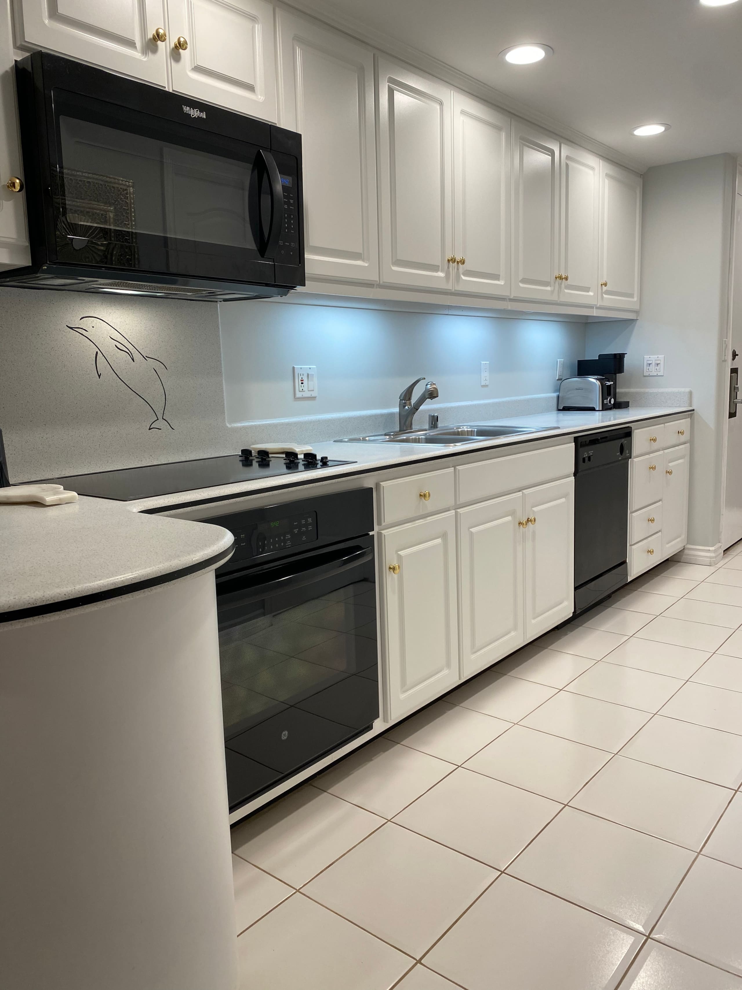 Condo in Lahaina · ★4.95 · Studio · 2 beds · 1 bath - Image 26