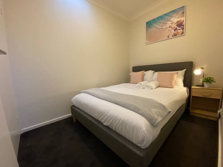 Спалня 4.
Събудете се чудесно в тази чиста спалня.