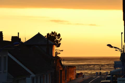 Successful Airbnb property: Le Crotoy: charming apartment 2 steps from the beach in Le Crotoy