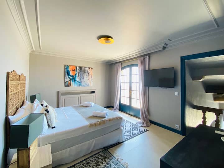 Apartman u glavnoj spavaćoj sobi s vlastitom kupaonicom i terasom 