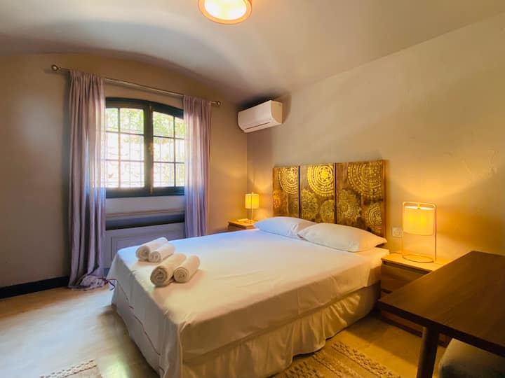 Dvokrevetna soba u prizemlju s vlastitom tuš-kabinom