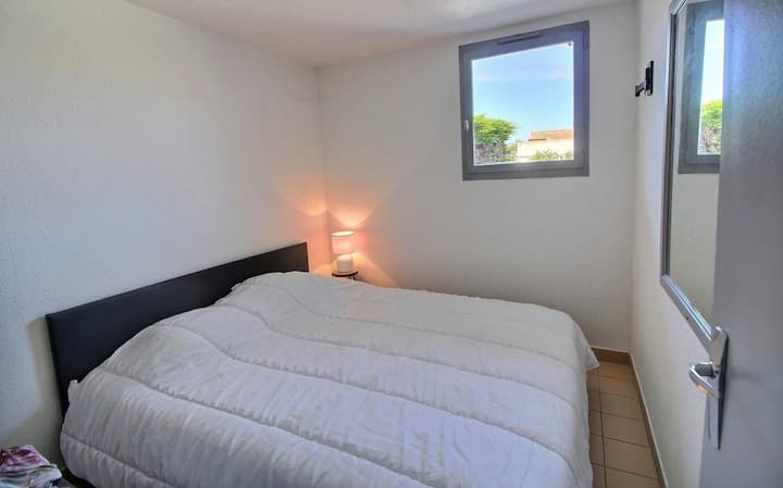 Ground floor bedroom
Queen size bed