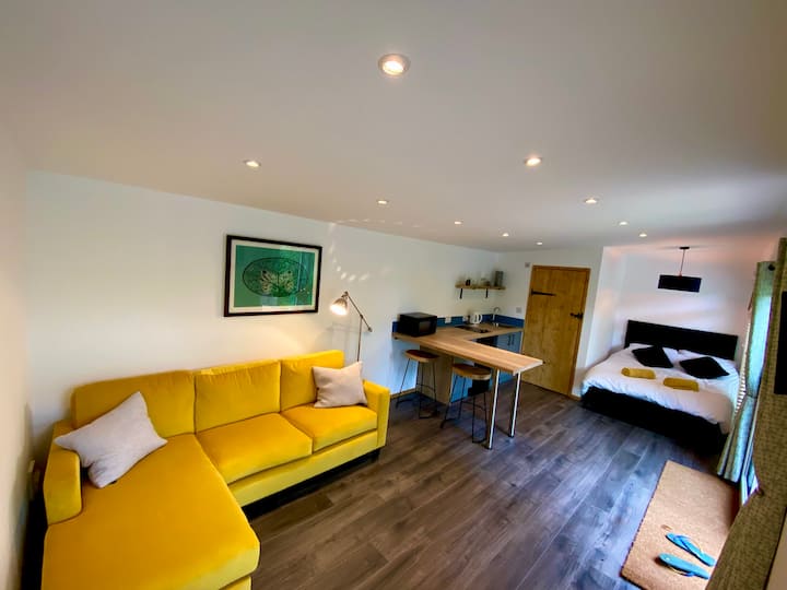 Secluded Cabin In The Heart Of Lyme Regis - 萊姆裡傑斯