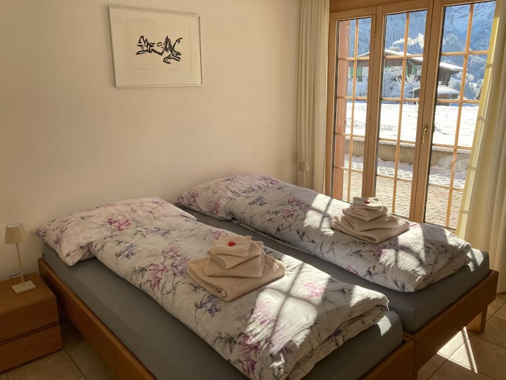 Segundo dormitorio / con armario y espejo