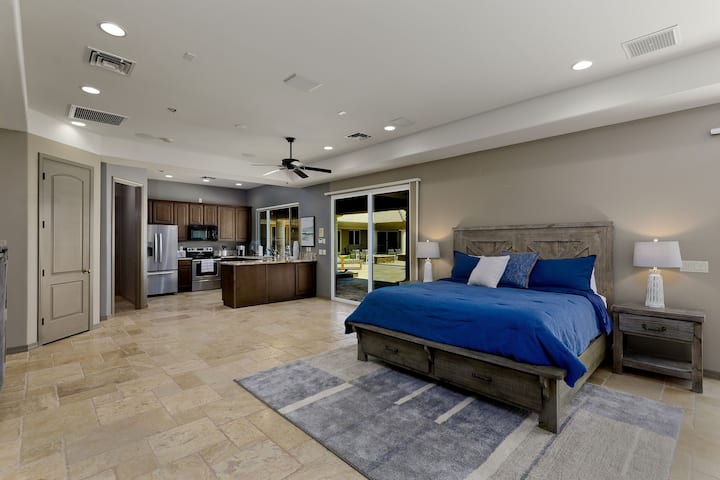 ห้องสวีทห้องนอน Casita พร้อมอ่างอาบน้ำส่วนตัวห้องครัวสมาร์ททีวี 58 "ที่นอนคิงซีลีย์รีสอร์ททางเข้าสระว่ายน้ำโดยตรง
