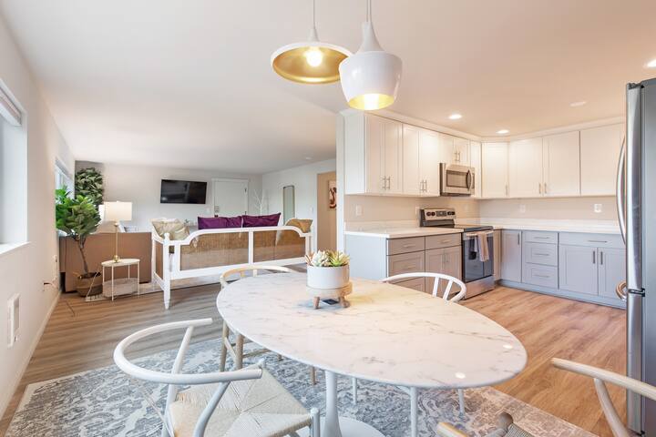 3BR Chic Queen Anne Retreat 4mi to DT Seattle -NEW gallery image 3