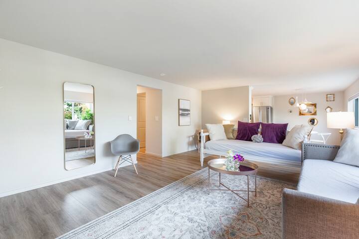 3BR Chic Queen Anne Retreat 4mi to DT Seattle -NEW gallery image 2