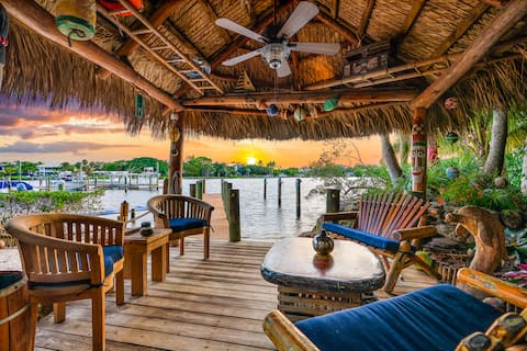 The River House: Private Beach AND Boat Included!