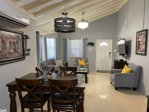 2BR Near Falmouth Pier| Beach Access,Pool+Netflix