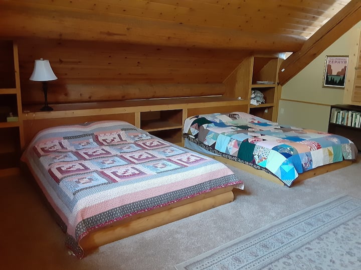 silid - tulugan sa itaas