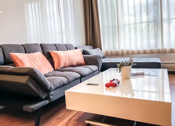 Top 5% Guest Favorite • Ski-in/out 1br • Parking - Tahoe City, CA