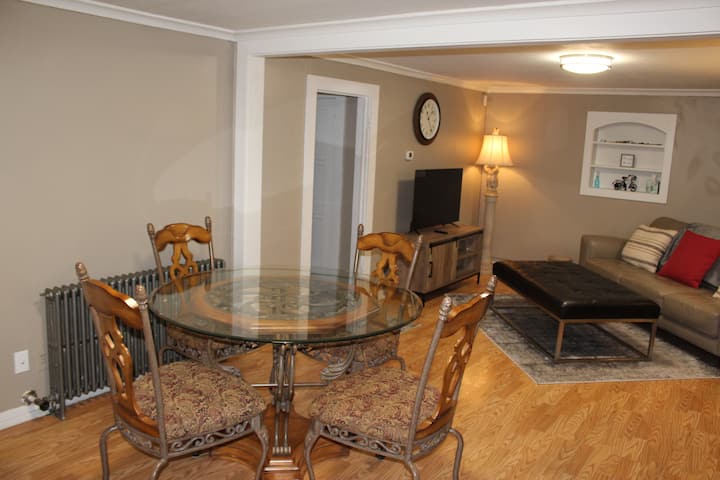 Entire Apartment Alex & Addie Macleod House 1 Br. - スポーカン, WA