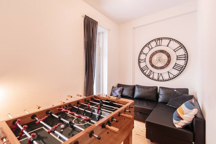 2BDR Downtown w/ Parking gallery image 2