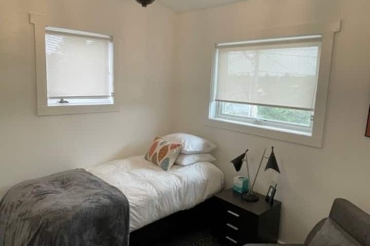Upstairs Guest Bedroom with Twin Bed and Twin Futon 