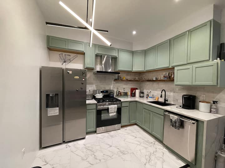 Modern Sunny Condo-  2 Br / 1 Ba -Smart Home