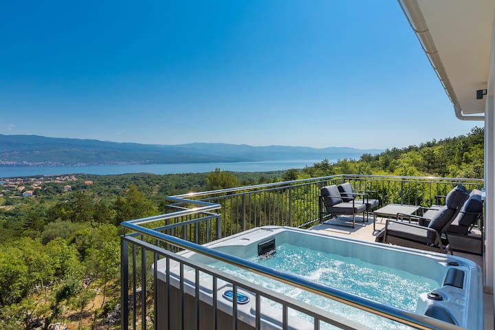 Apartment with sea view, jacuzzi on the terrace