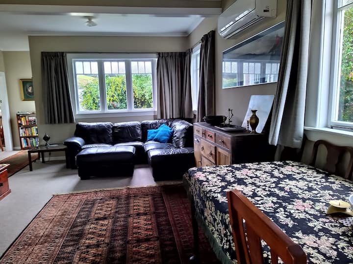 Peaceful 3bedroom cottage with indoor fireplace Cottages for Rent in