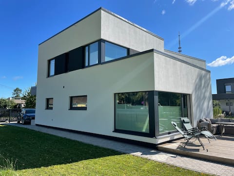 House with garden & parking, quiet and modern