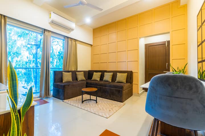 טרקלין עם ספה נפתחת מיטה זוגית