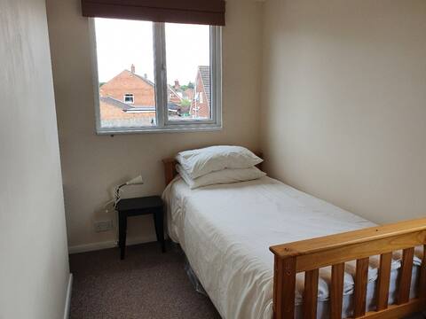 1 Single Room in Comfortable, Relaxed family home