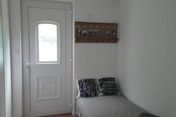 mlango na eneo dogo la kulala