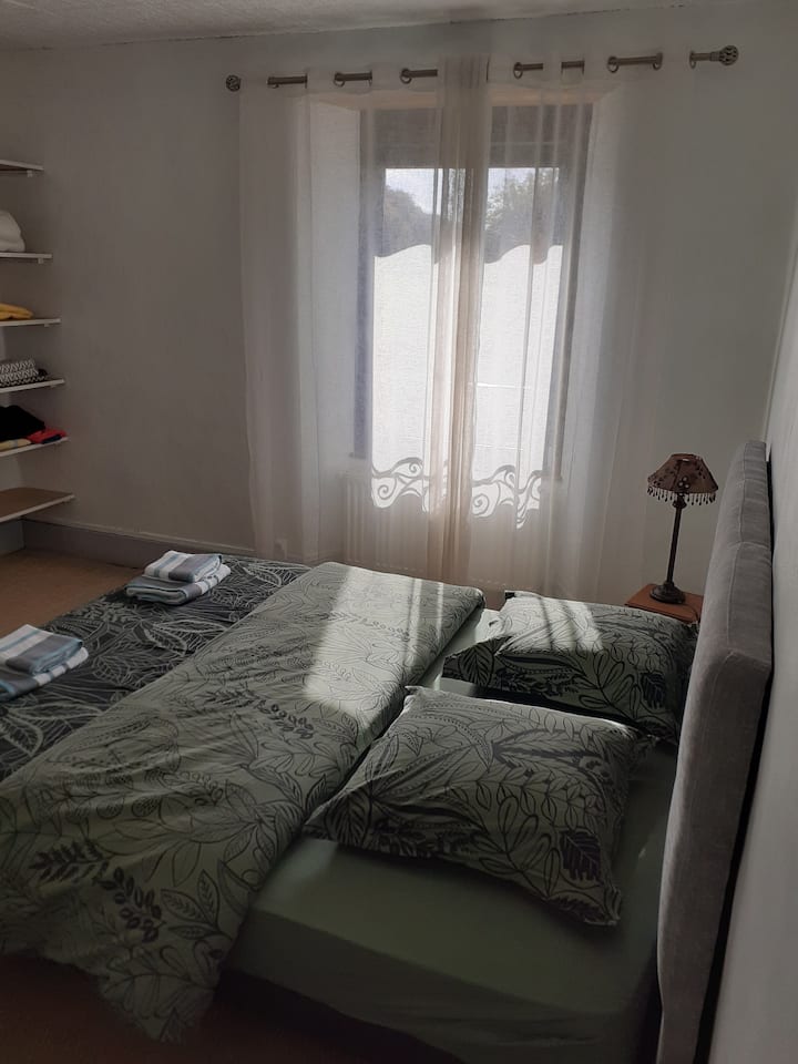 Dhomë gjumi 2