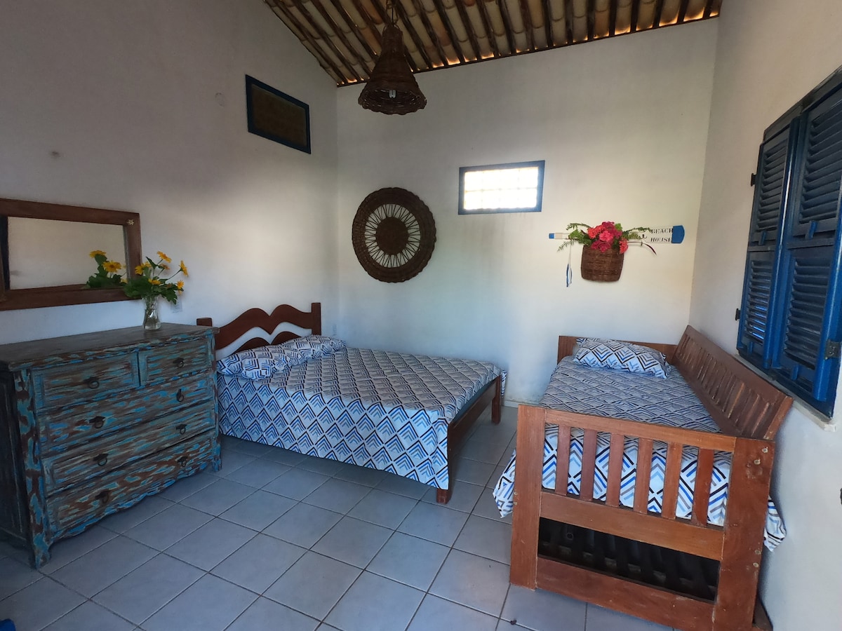 Espacio en la suite exterior n .º 03
Habitación con cama doble y cama individual