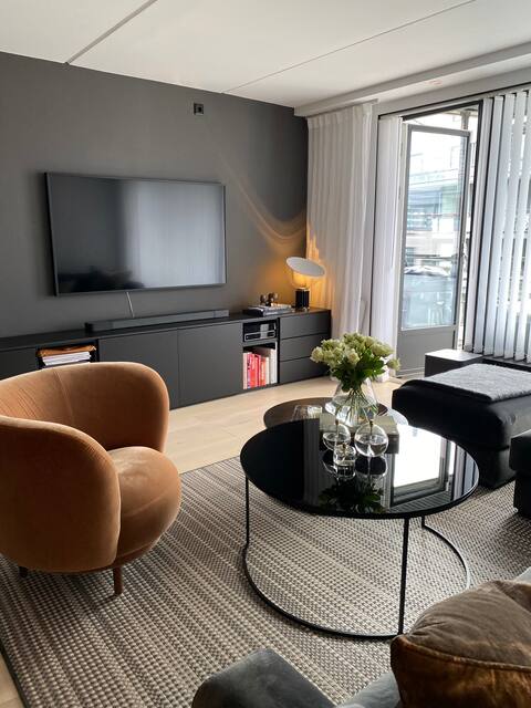 Luxury and central apt w/parking & sunny balcony!