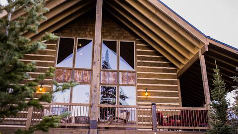 Beautiful custom crafted cabin in Brian Head