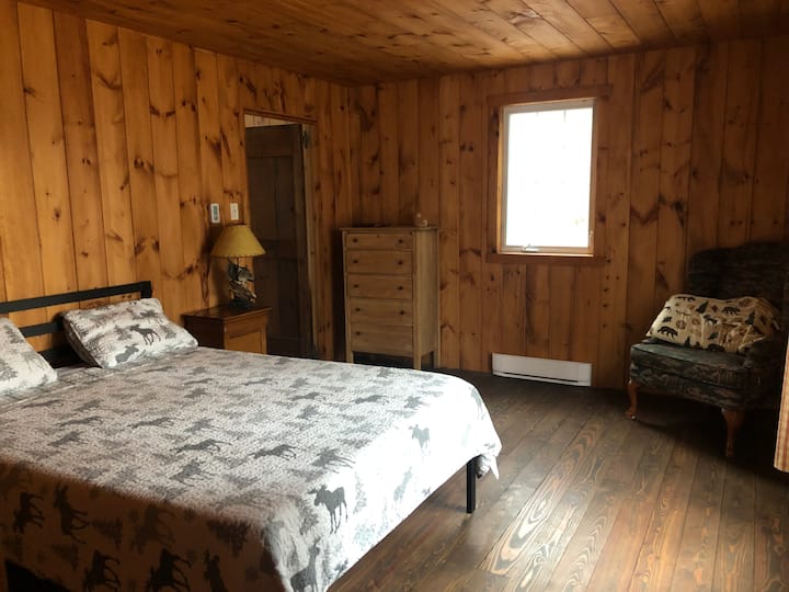 kitanda cha malkia sakafu ya chini /cha malkia kilichowashwa rdc