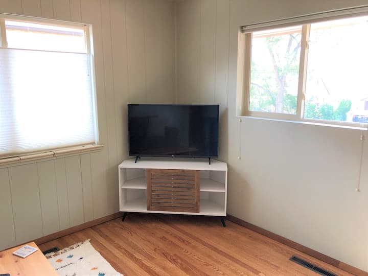 Mcm Apt, Garage Space, Yard. Walk To Park, Lake. - Colorado Springs, CO