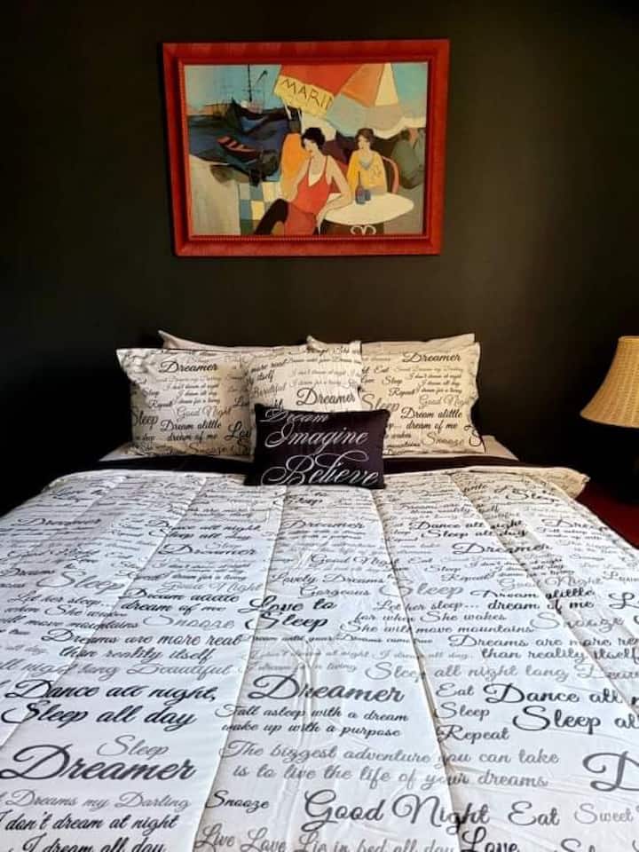 Ნომერი ორადგილიანი საწოლით.  