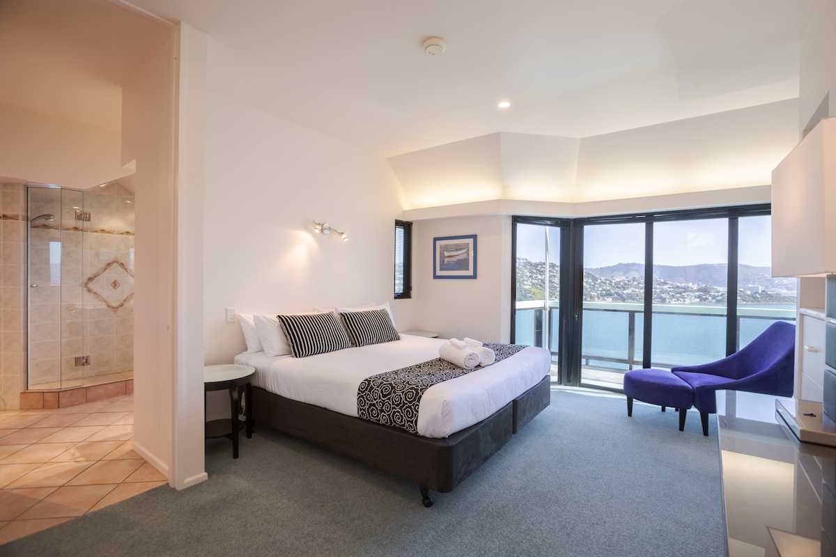 Glavna spavaća soba sa spojenom kupaonicom