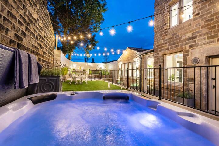 Lower Arthur’s Cottage in Saddleworth, Manchester gallery image 3