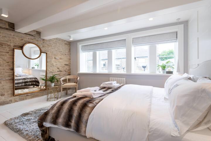 Lower Arthur’s Cottage in Saddleworth, Manchester gallery image 4