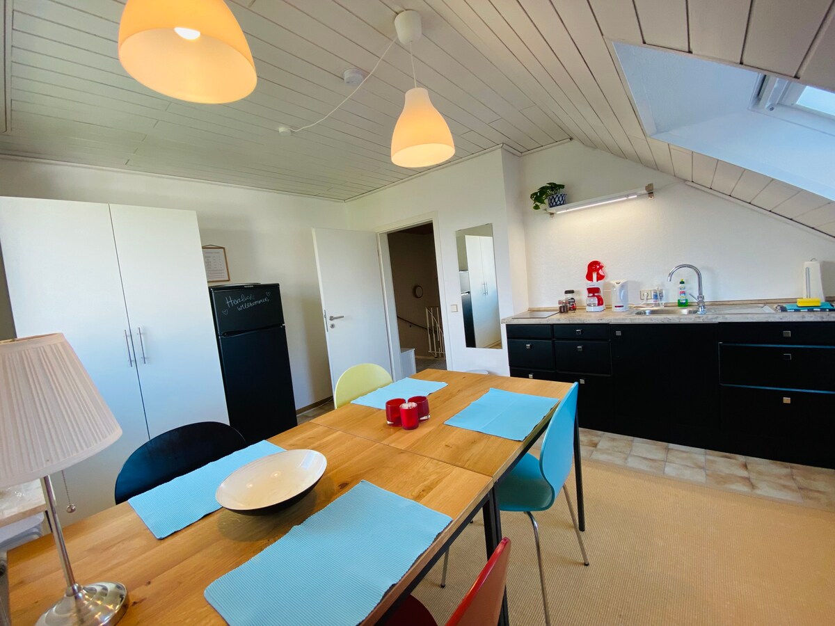 Anuncio de Airbnb popular: Flooded with light, calm and central. 500 Mbit WiFi en Bielefeld