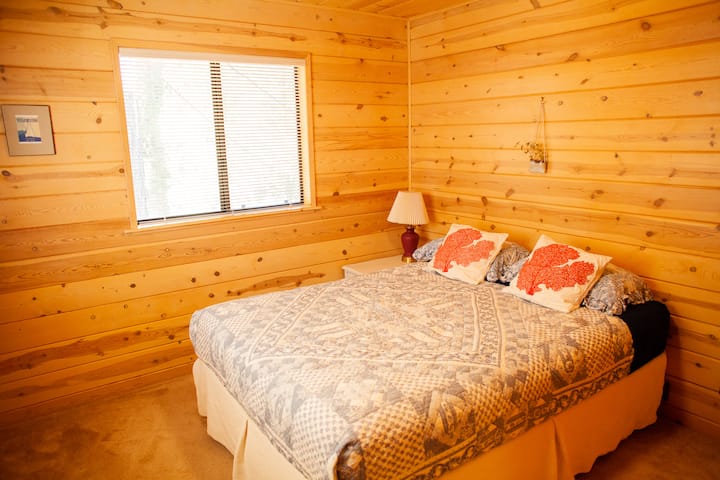 ห้องนอนชั้นล่าง 1