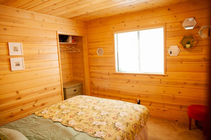 ห้องนอนชั้นล่าง 2