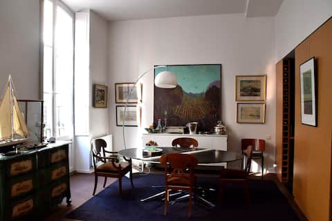 Popular Airbnb listing: Luxury apartment in the historic center of Bordeaux in Bordeaux