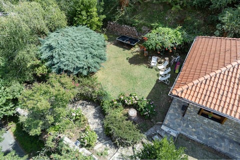 Villa with view and large garden in Bajardo